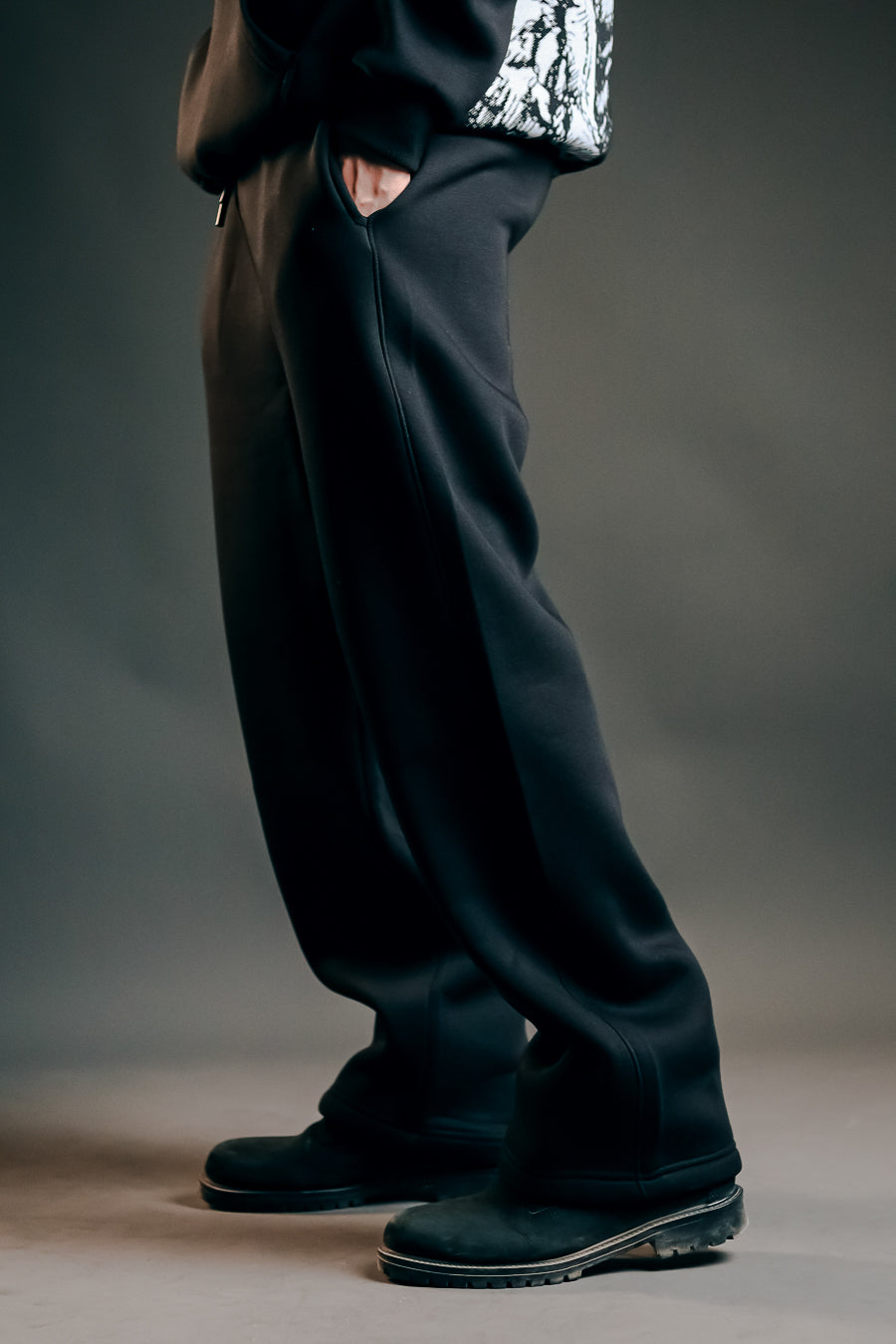 Heavy Straight Pants - Black