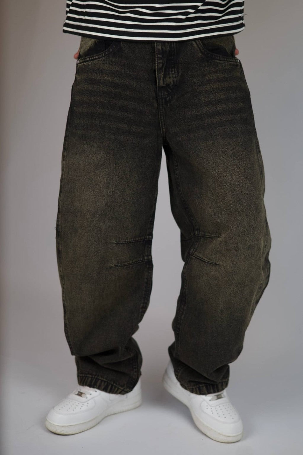 Vintage wash balloon jeans, front view