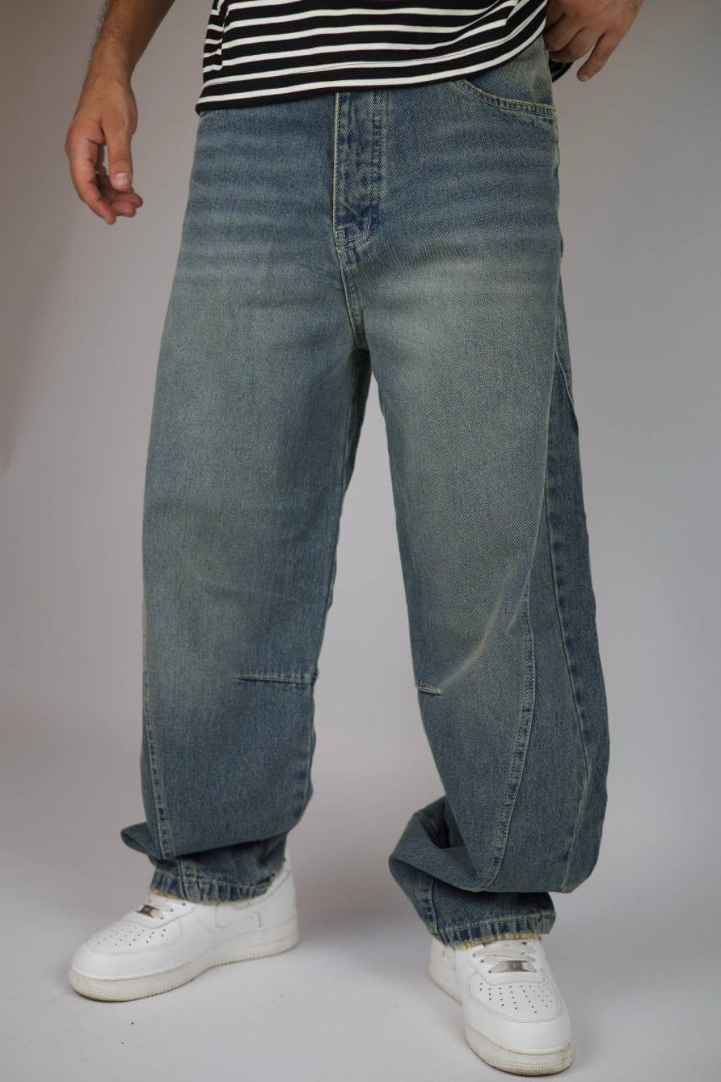 Faded indigo balloon jeans — view 1